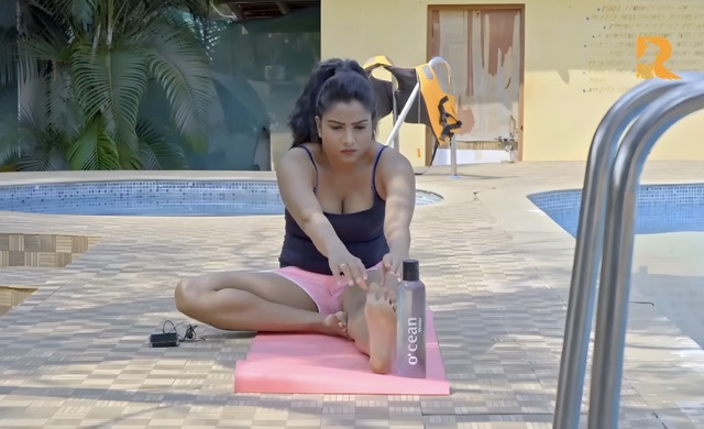 Padosan E01 2025 Hindi Hot Web Series – Rioplus